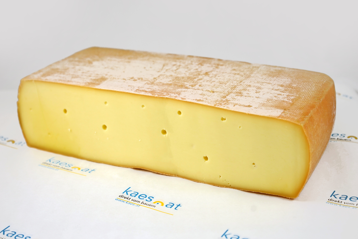Schweizer Raclette halber Laib [eckig] - kaes.at